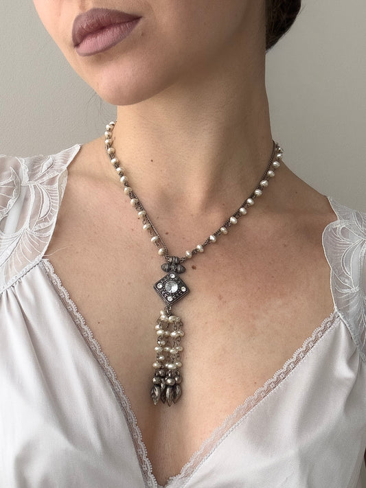 Statement Y-necklace with Faux Pearls