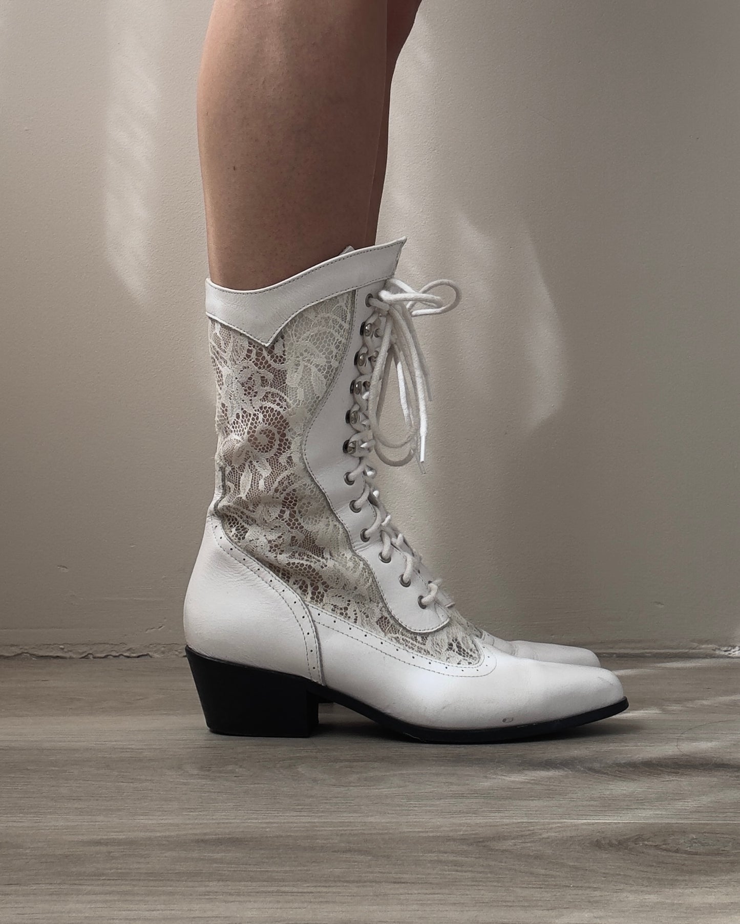 Vintage Inspired White Western/Victorian Lace up Boots (37)