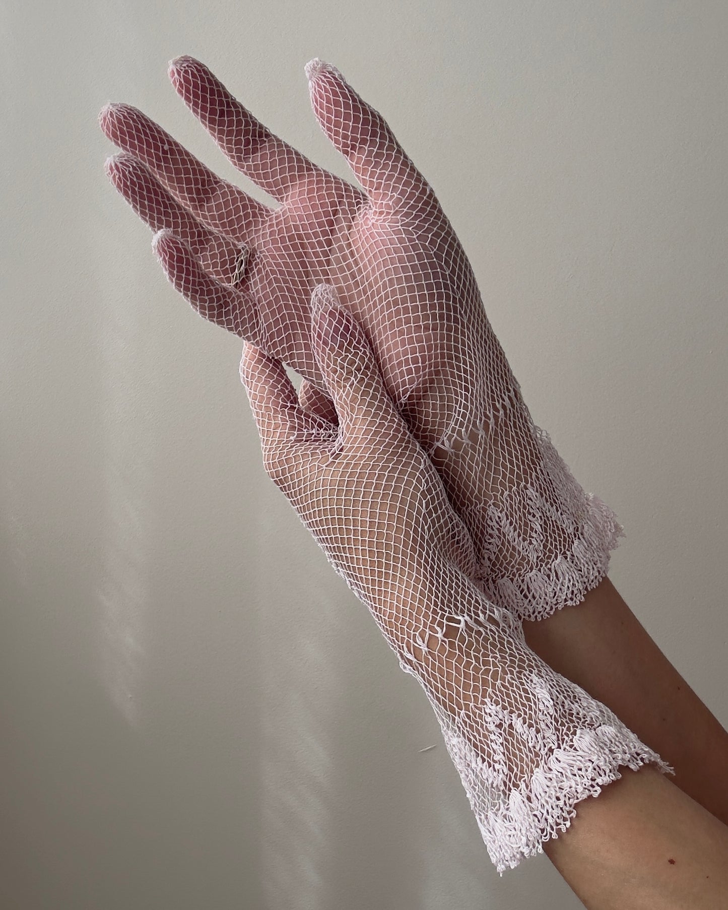 1950s Inspired Blush Pink Crochet Gloves (S)