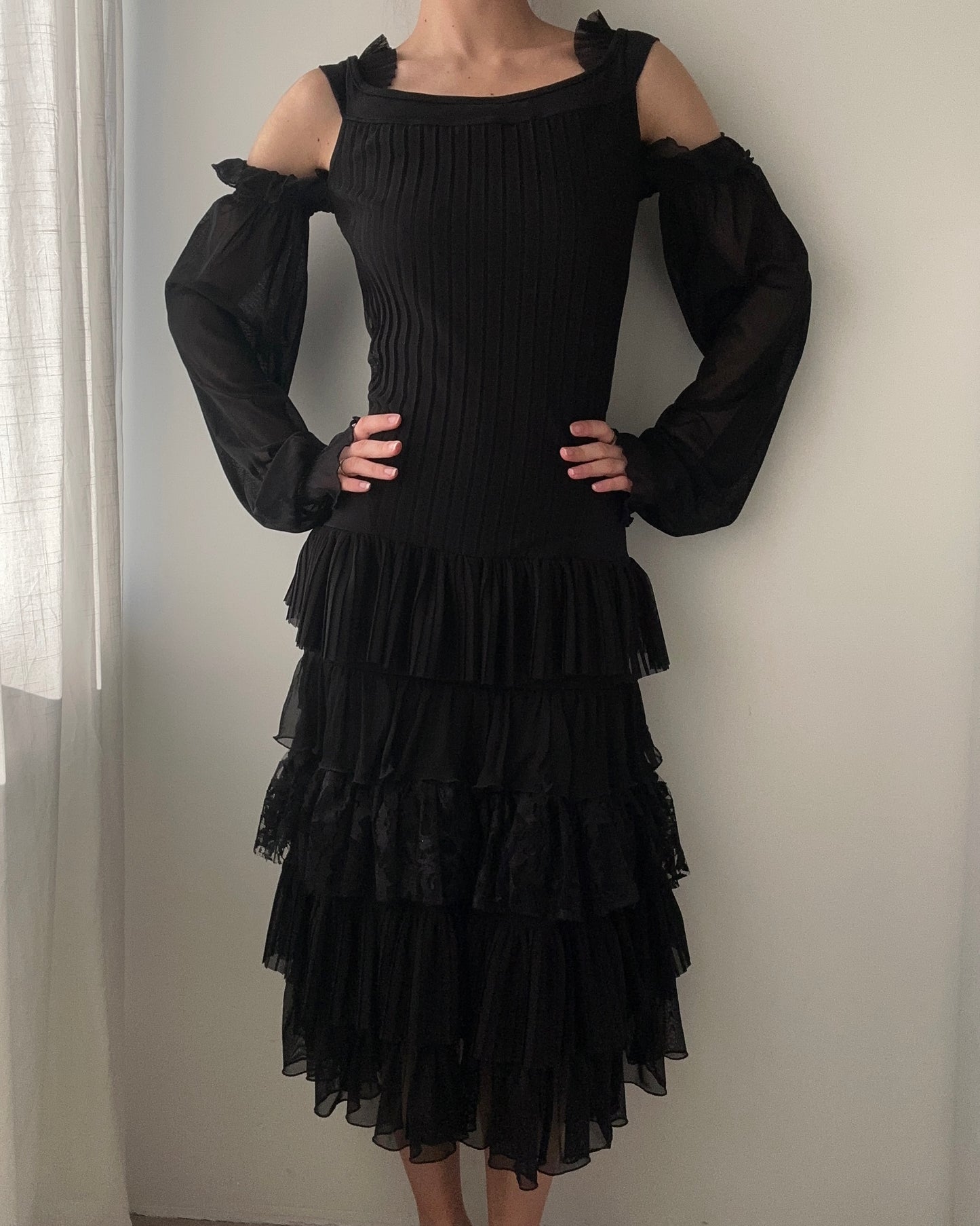 Save The Queen Black Cold Shoulder Midi Dress with Ruffles (S)
