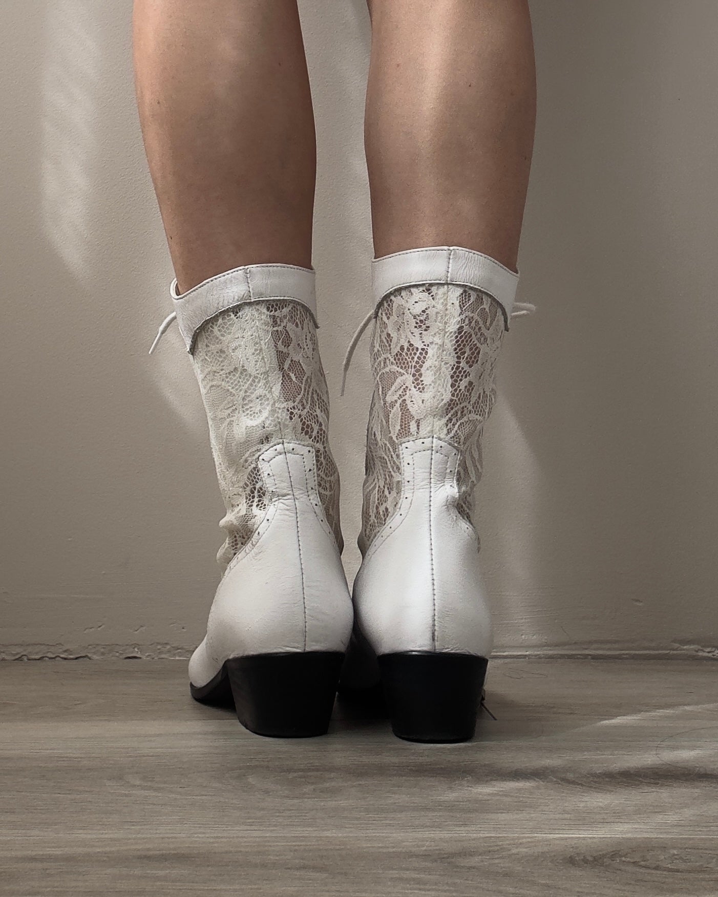 Vintage Inspired White Western/Victorian Lace up Boots (37)