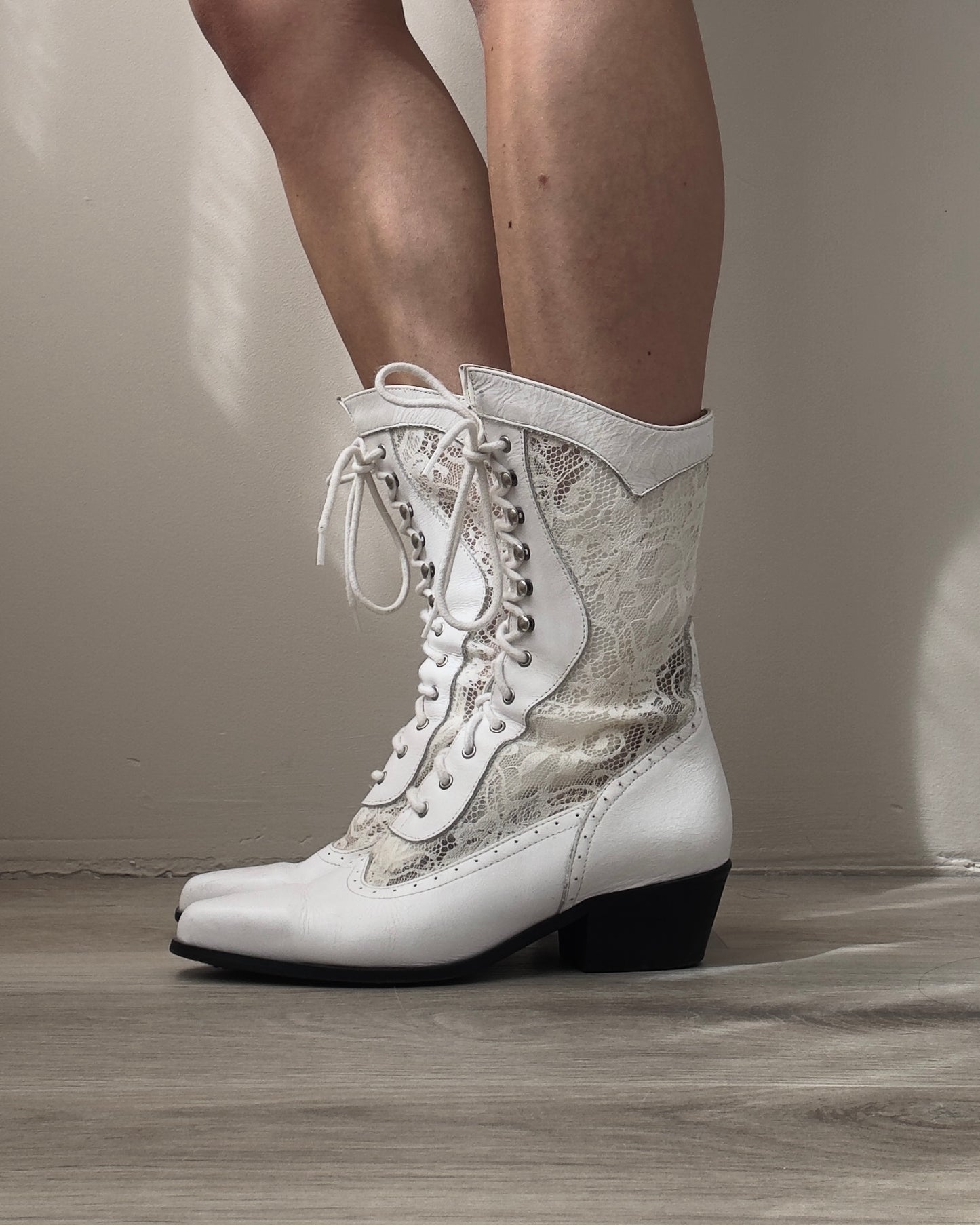 Vintage Inspired White Western/Victorian Lace up Boots (37)