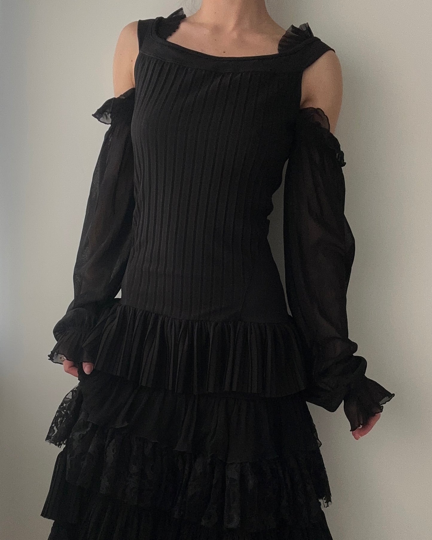 Save The Queen Black Cold Shoulder Midi Dress with Ruffles (S)