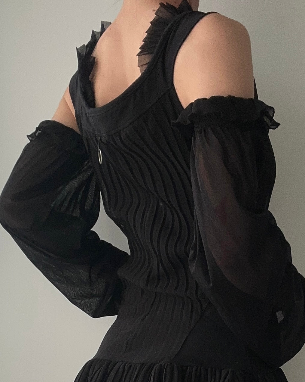 Save The Queen Black Cold Shoulder Midi Dress with Ruffles (S)