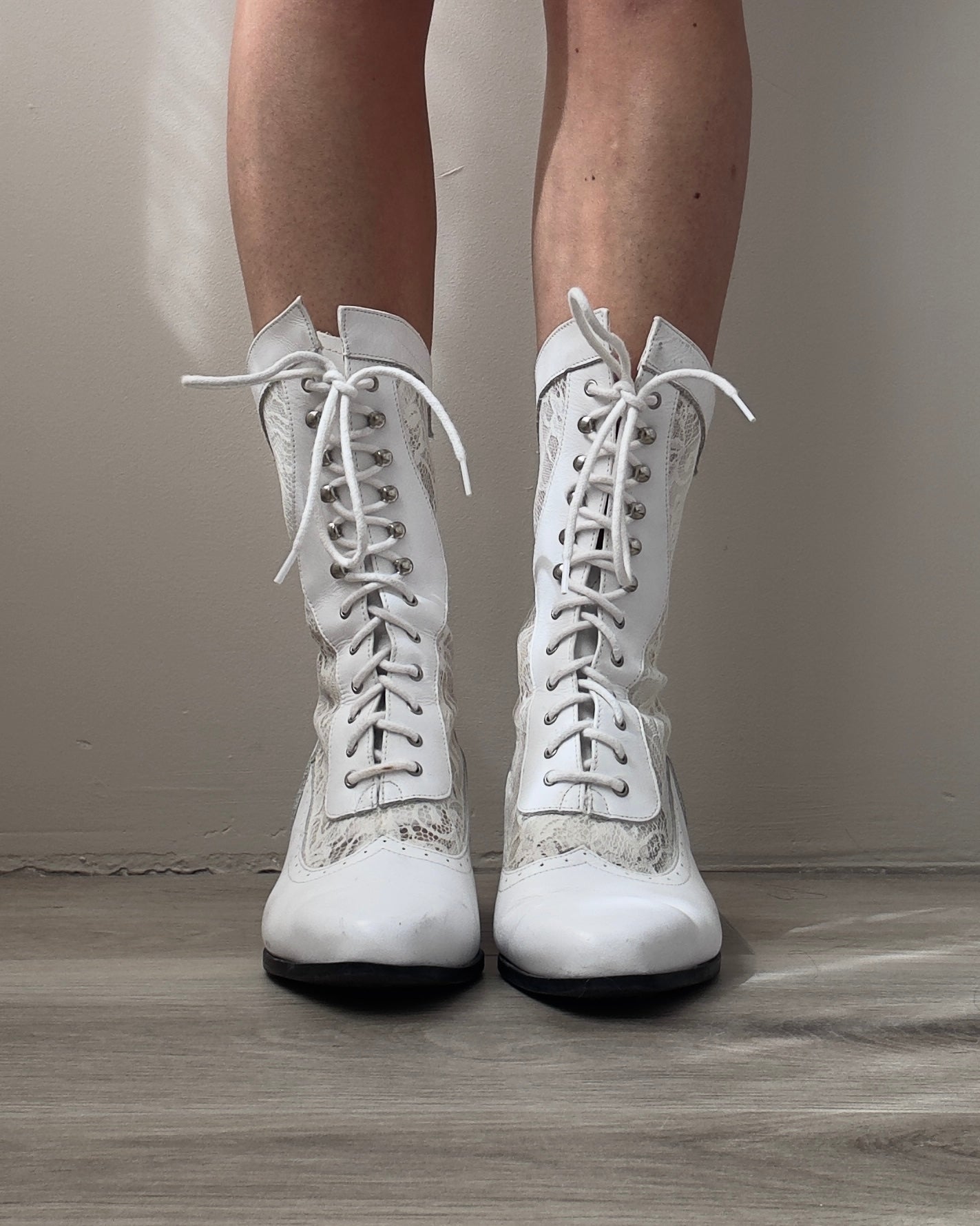 Vintage Inspired White Western/Victorian Lace up Boots (37)