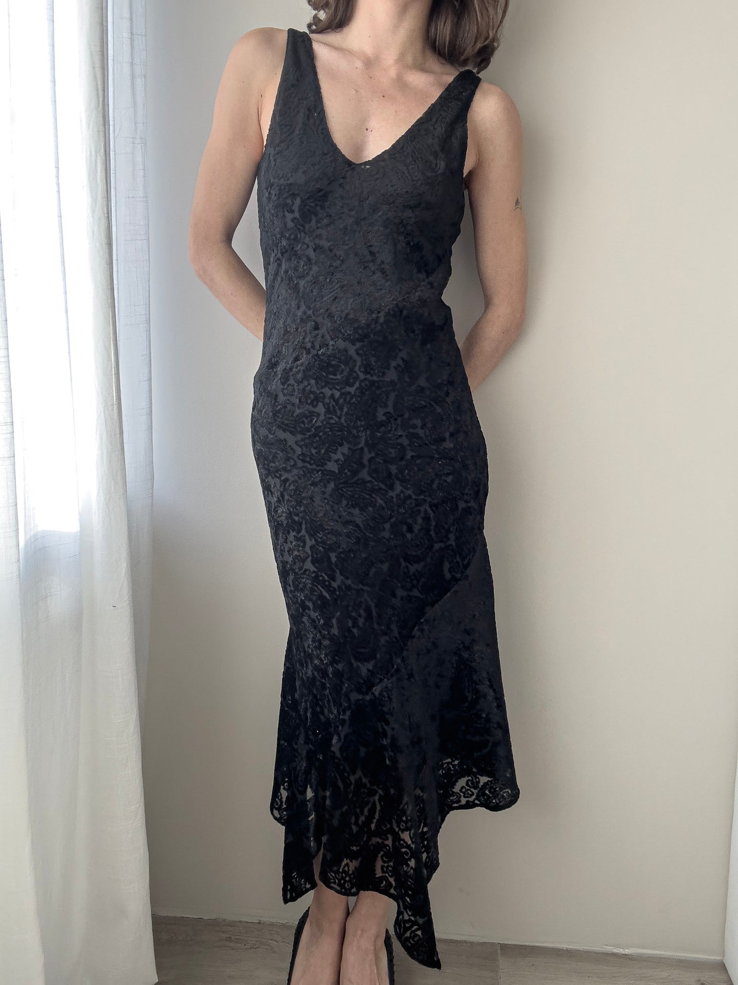 Black Asymmetric Midi Dress with Velvet Baroque Pattern (XS-S)