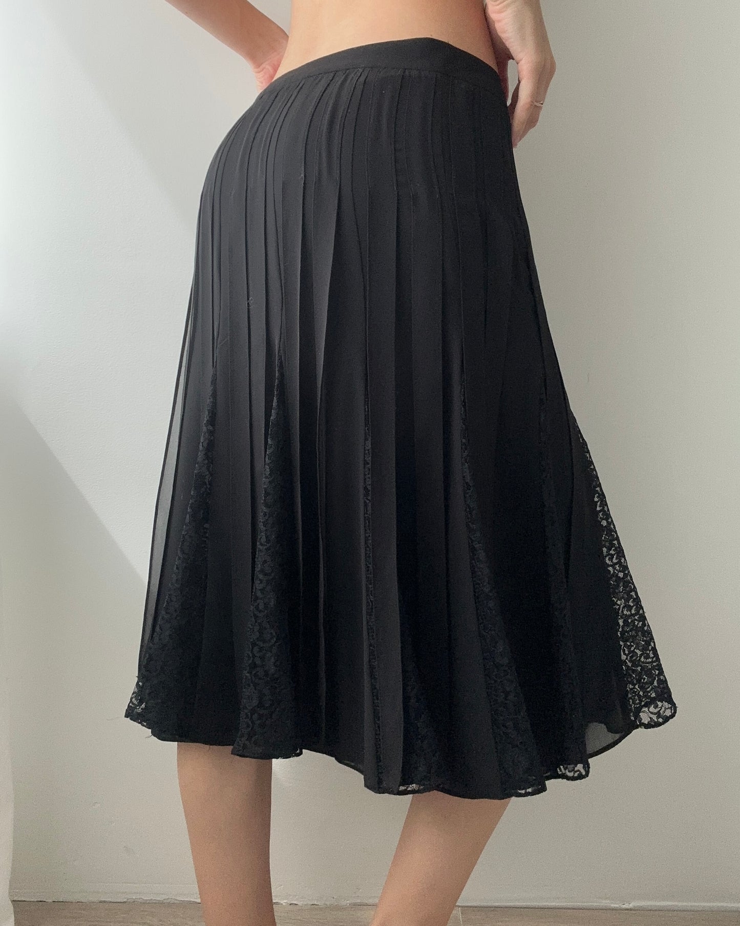 Black Double Layered Midi Skirt With Lace (XS)