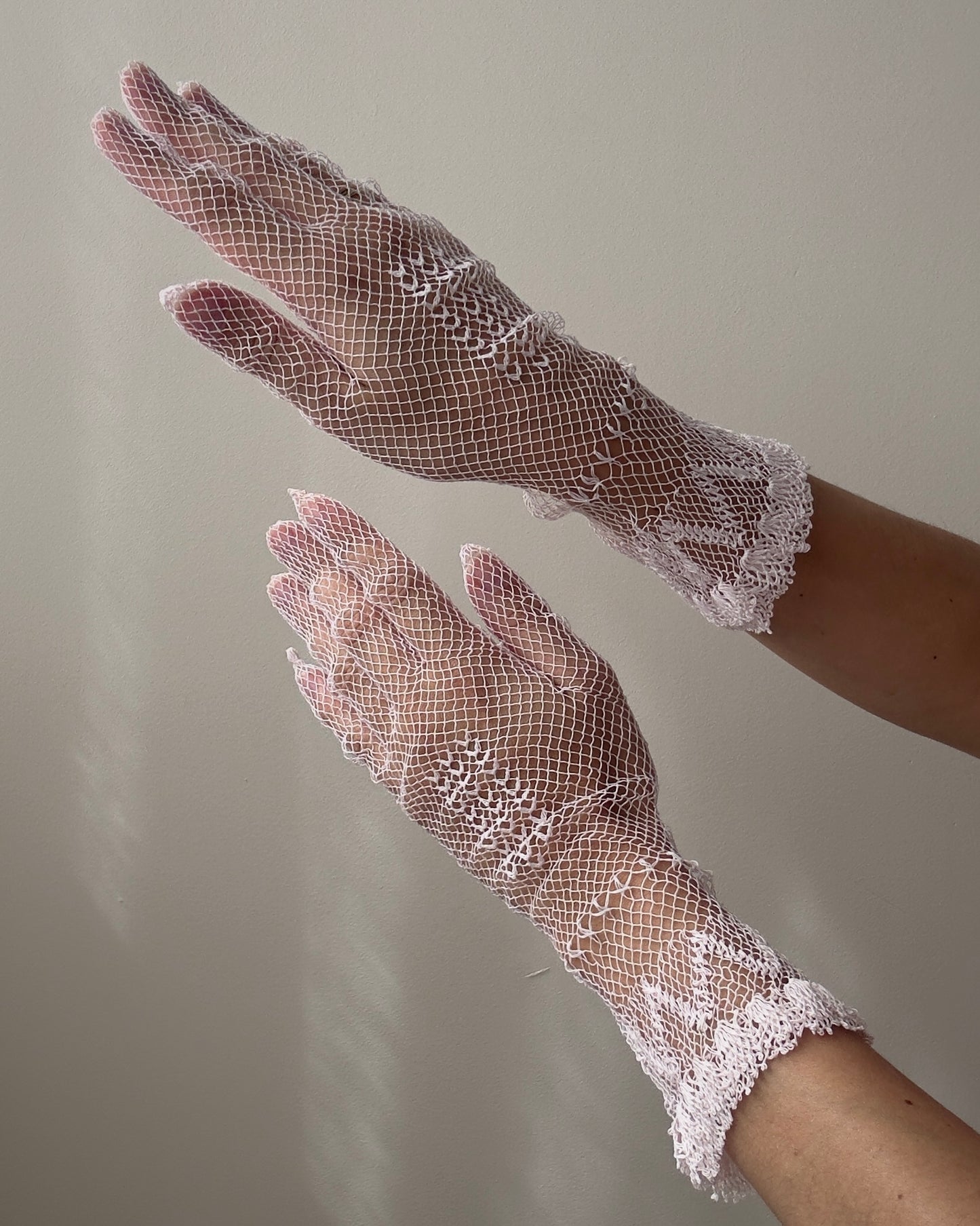 1950s Inspired Blush Pink Crochet Gloves (S)