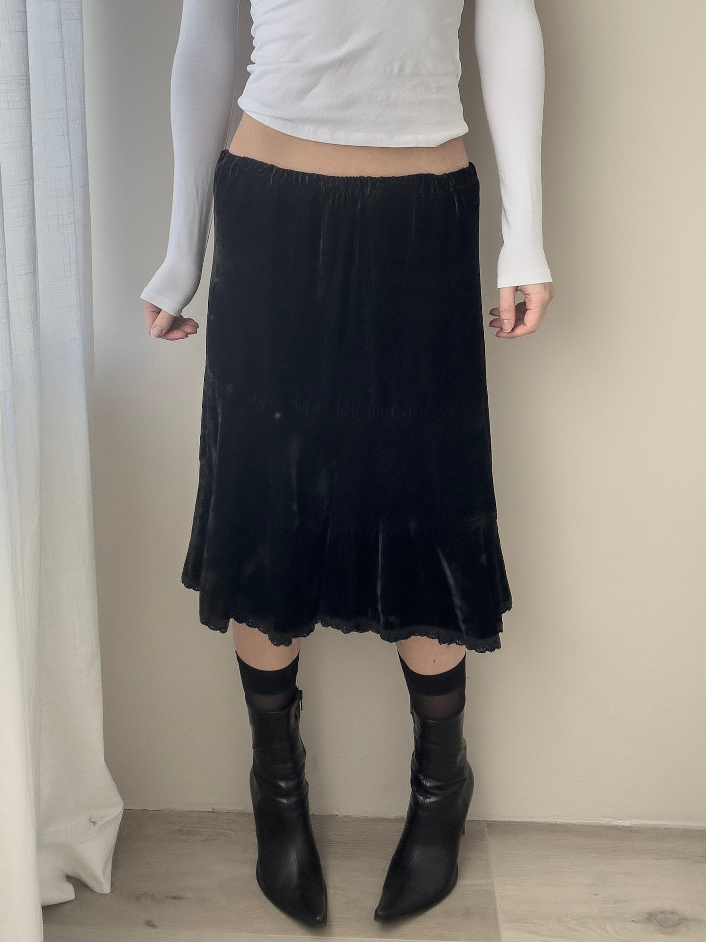 Sportmax Silk Black Midi Skirt with Ruffled Lace Hem (XS-S)