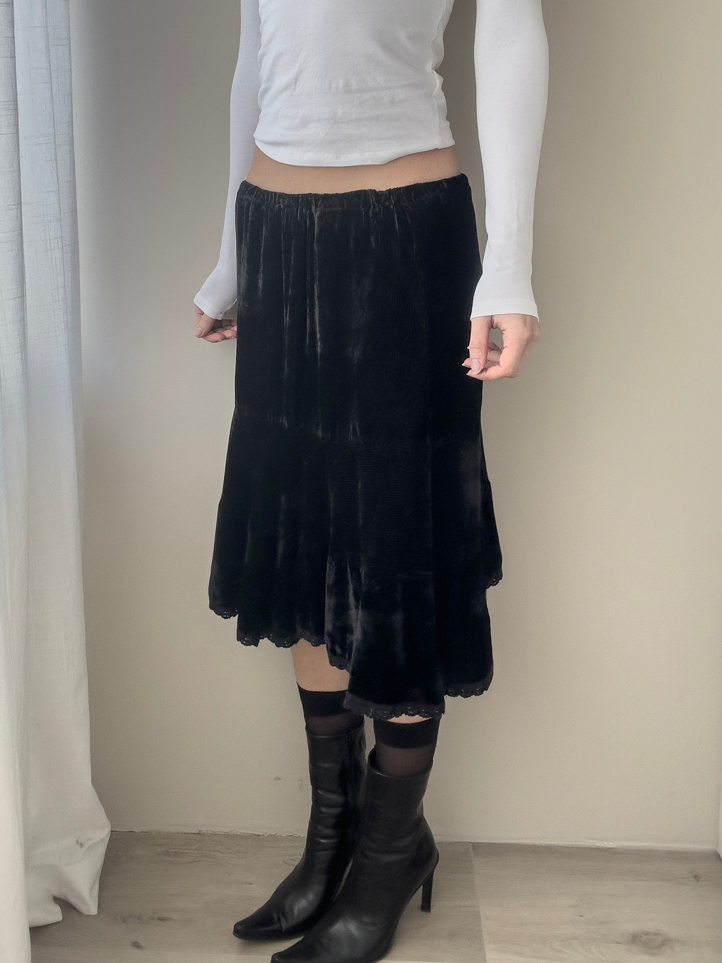 Sportmax Silk Black Midi Skirt with Ruffled Lace Hem (XS-S)