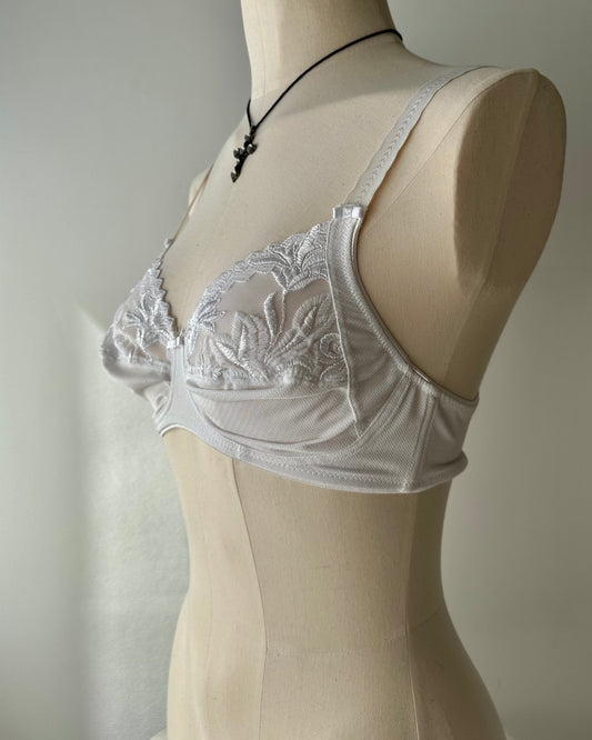 White Triangle Lace Bra 60s Style (75B/34B)