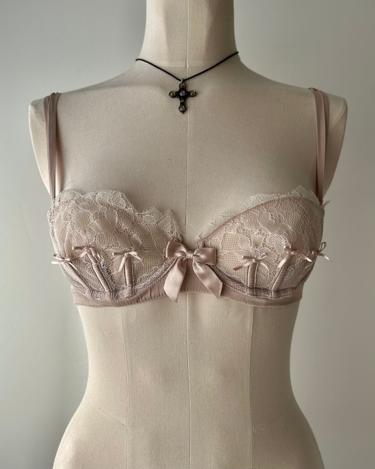 Silk Light Pink Bra With Lace And Ribbons (75B/34B)