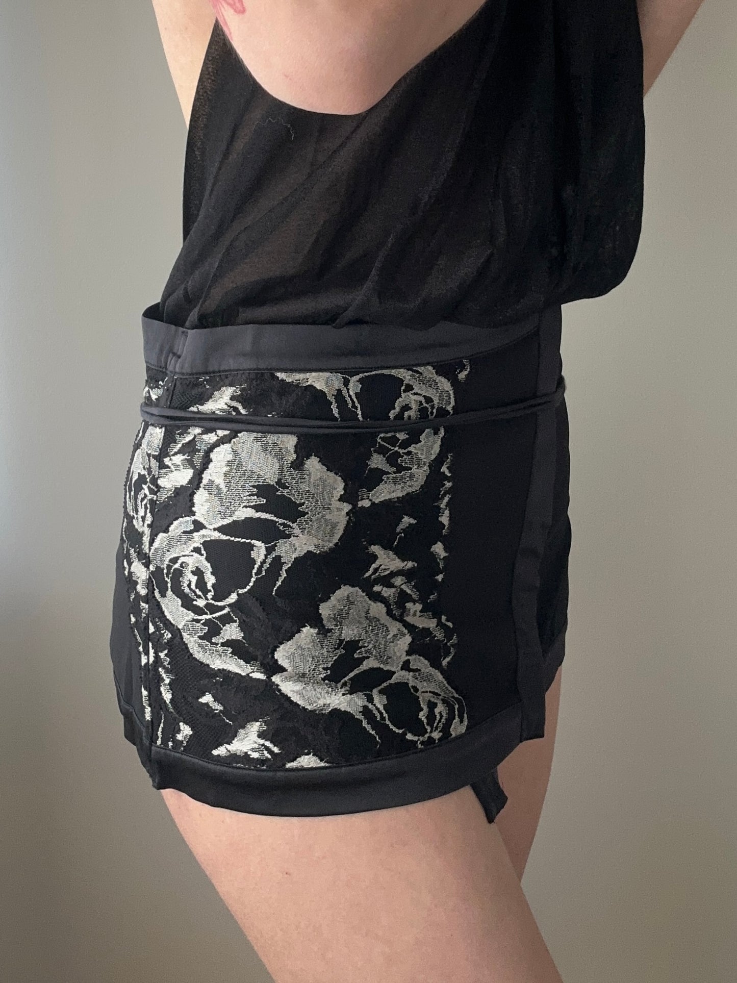 La Perla - Silk Black Waist Cincher with Floral Pattern (S-M)