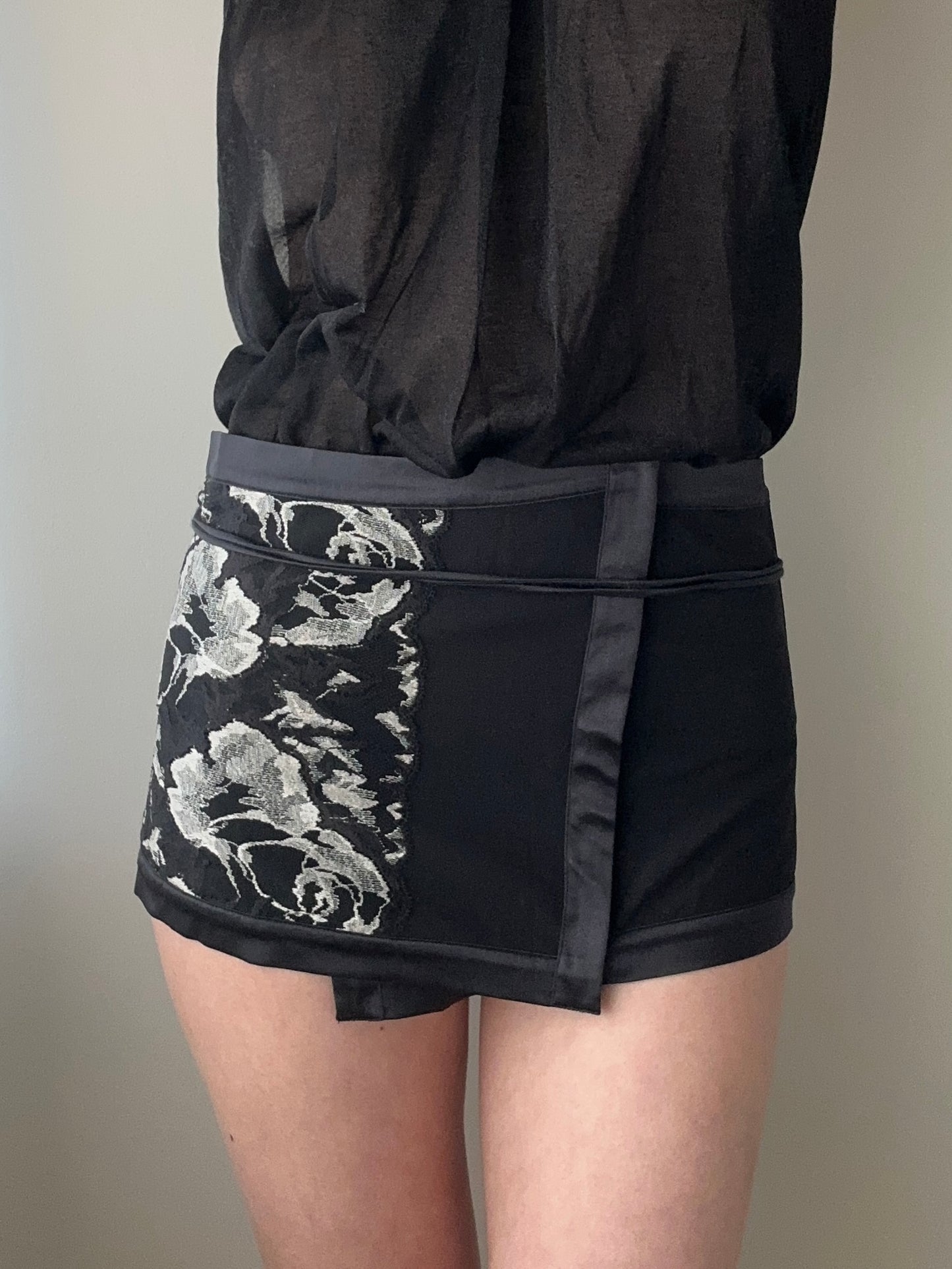 La Perla - Silk Black Waist Cincher with Floral Pattern (S-M)